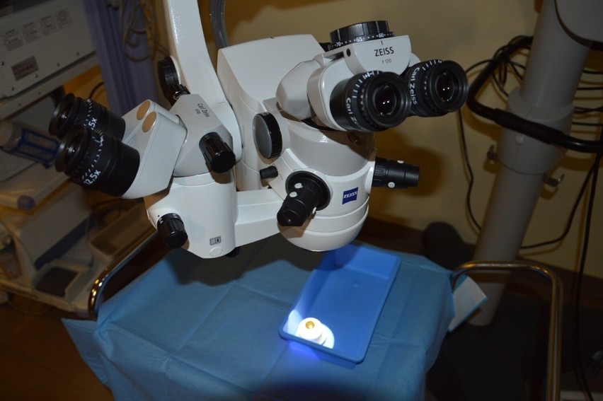 Szpital w Stalowej Woli otrzymał nowoczesny mikroskop chirurgiczny i endoskop. Wartość nowego sprzętu to ponad dwa miliony. Zobacz zdjęcia