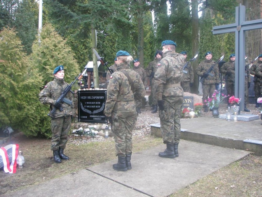 Na chodzieskim cmentarzu odsłonięto obelisk poświęcony żołnierzom wyklętym