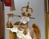 Malbork. Kopia figury św. Michała Archanioła dotarła do parafii Zesłania Ducha Świętego. Trwają uroczystości nawiedzenia