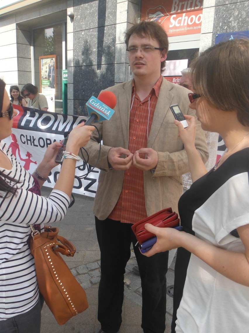 Prawica Rzeczypospolitej zorganizowała protest pt. &quot;Ręce precz od naszych dzieci&quot;