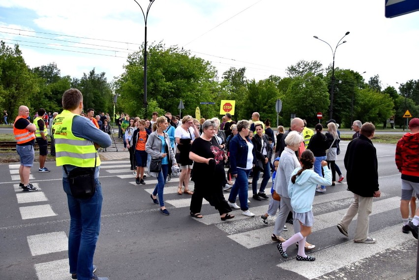 W połowie maja 2018 roku mieszkańcy Będzina zablokowali al....