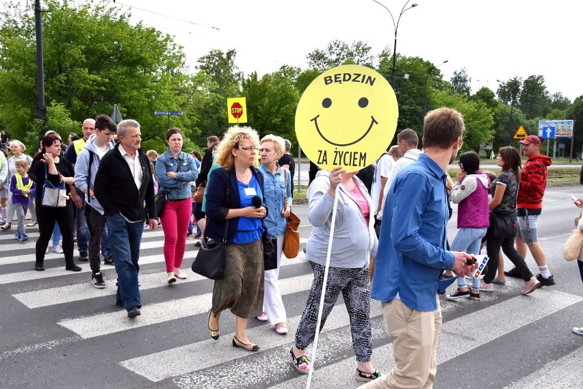 W połowie maja 2018 roku mieszkańcy Będzina zablokowali al....