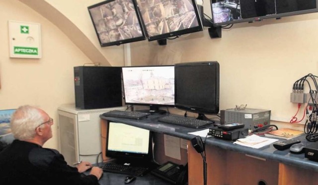 Centrum monitoringu w urzędzie miasta zostanie wyposażone m.in. w nowe rejestratory