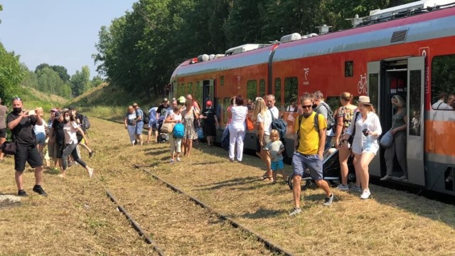 Pociąg z Zielonej Góry do Łagowa (8.08.2020) cieszył się dużym wzięciem podróżnych