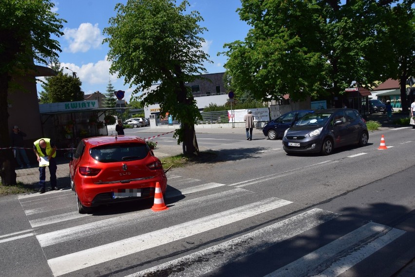 Kraksa na ulicy 3 Maja w Wieluniu. Dwie osoby odniosły obrażenia FOTO