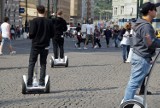 Segwaye, elektryczne deskorolki i hulajnogi. Za nieprawidłową jazdę grożą wysokie mandaty