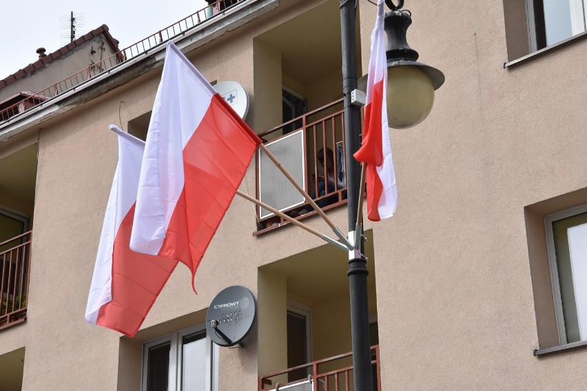 Biało-czerwona Oleśnica. Tak mieszkańcy udekorowali budynki (FOTO)