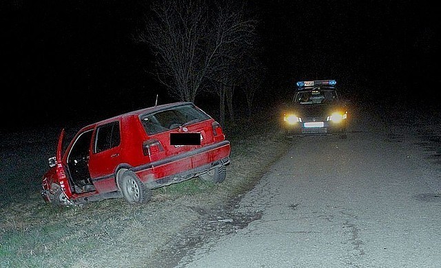 Policjanci z posterunku w Laszkach wyjaśniają okoliczności...