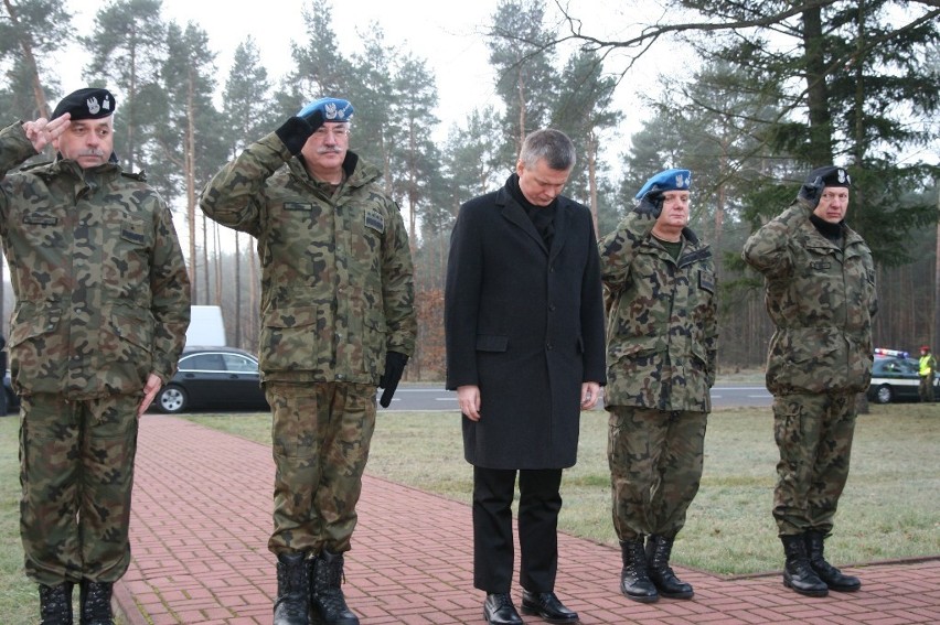 Zmiana warty w Czarnej Dywizji. Pożegnanie gen. Różańskiego, powitanie gen. Adamczaka [film]