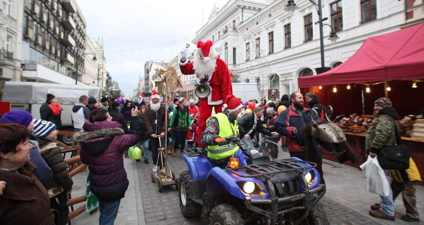 Parada kolędników na ulicy Piotrkowskiej w Łodzi