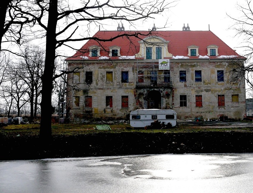 Pałac w Osieku Grodkowskim - pochodzi z XVIII wieku. Ten...