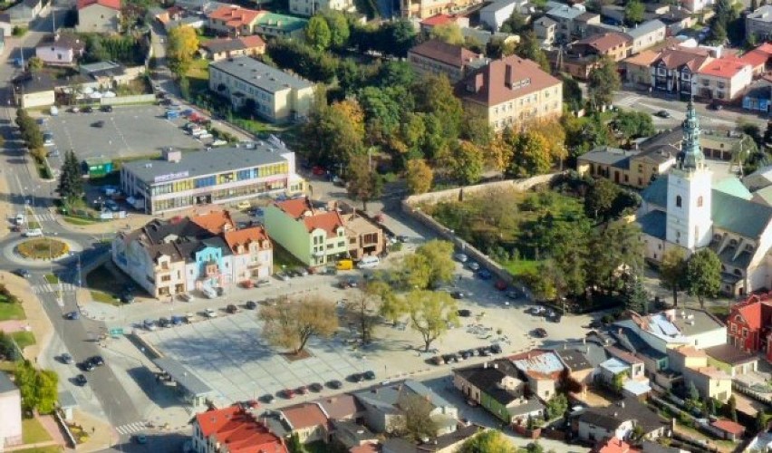 Noszący imię Jana Pawła II kłobucki rynek stanowi, jak na...