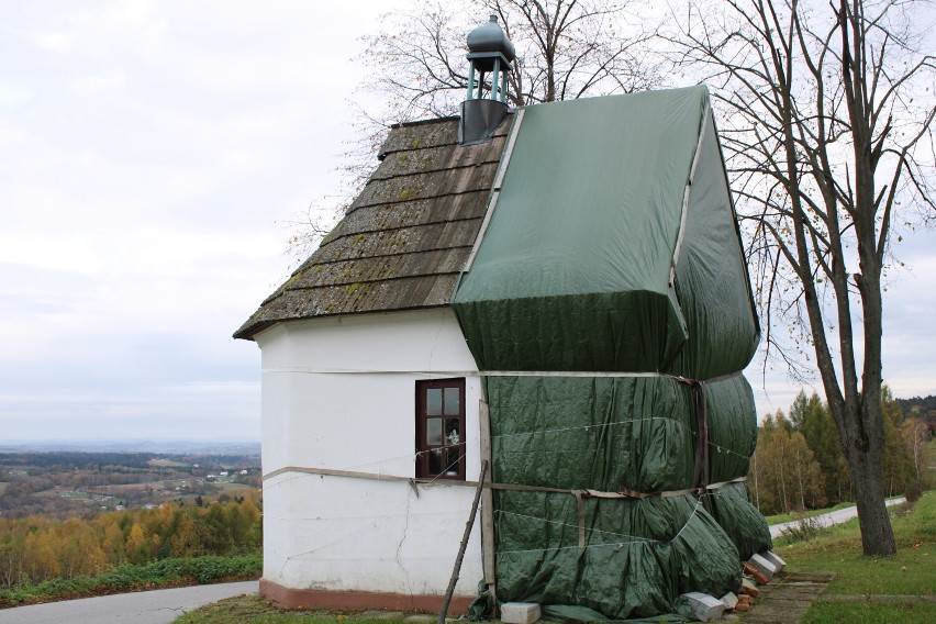 Gmina Gorlice ogłosiła przetarg na remont zabytkowej kapliczki w Kwiatonowicach. Ma niezwykła historię