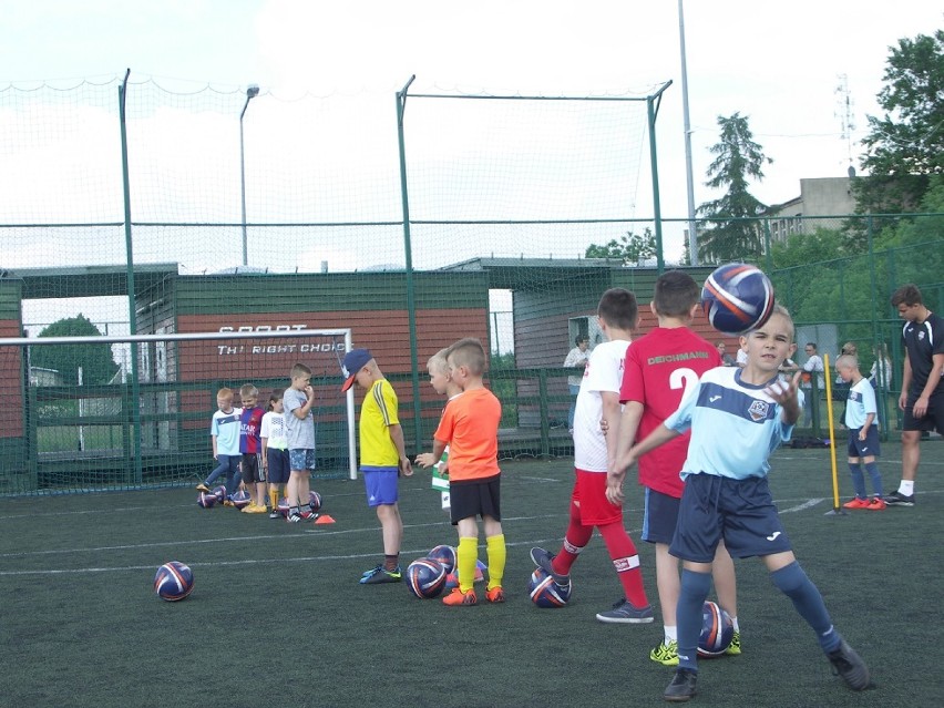 Piotr Reiss po raz pierwszy odwiedził szkółkę piłkarską w Zdunach [FOTO]