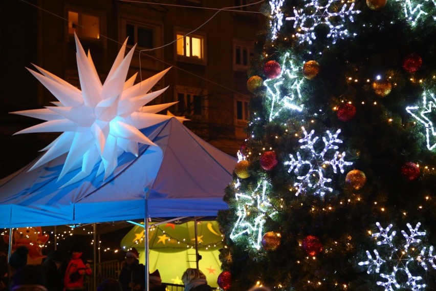 Świąteczny namiot na Krakowskim Przedmieściu. Tu zrobisz...