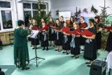 Koncert kolęd i pastorałek w holu dawnego gimnazjum numer 3 w Starachowicach. Organizatorem był Park Kultury