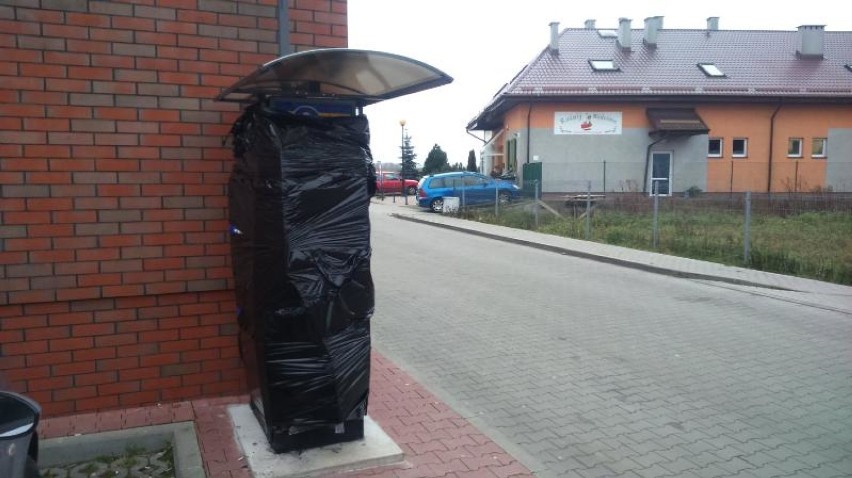 Wysadzili bankomat w Osowej. Próba kradzieży była nieudana, policja szuka sprawców [FOTO]