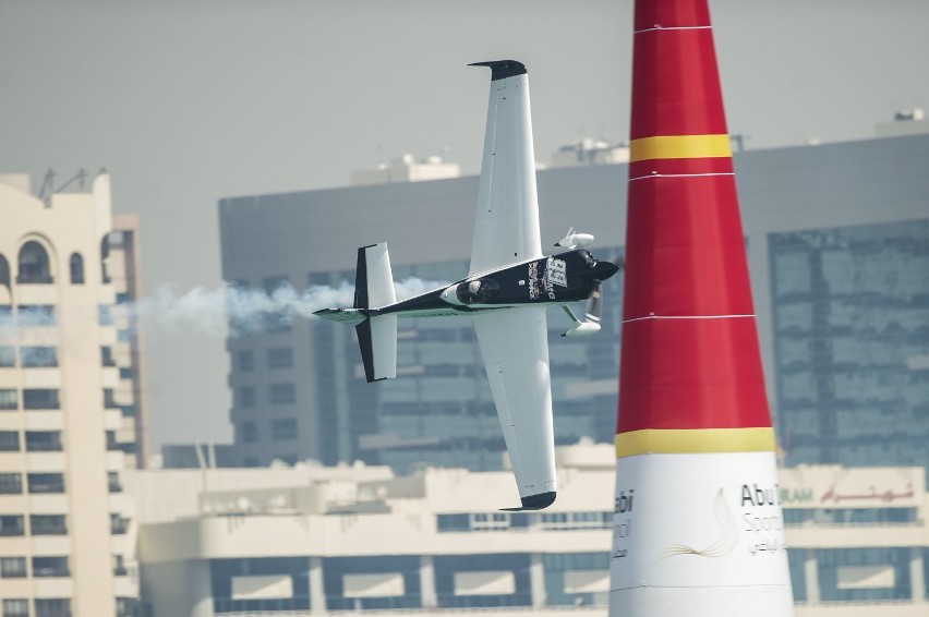 Red Bull Air Race w Abu Zabi. Zobaczcie niesamowite zdjęcia...