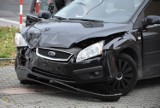 Tarnów. Zderzenie samochodów na skrzyżowaniu w Mościcach. Jeden z kierowców chciał przejechać na czerwonym świetle [ZDJĘCIA]
