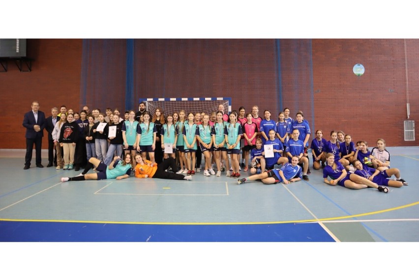 Dwanaście drużyn wystąpiło w turnieju piłki halowej w Wejherowie. Emocji nie brakowało