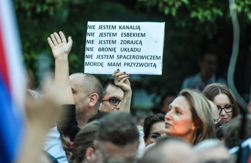 To już kolejny dzień protestów przed sądem w Bydgoszczy....