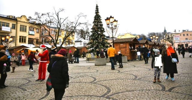 Jarmark świąteczny ponownie odbędzie się na placu Łuczkowskiego w Chełmie po przerwie związanej z rewitalizacją.
