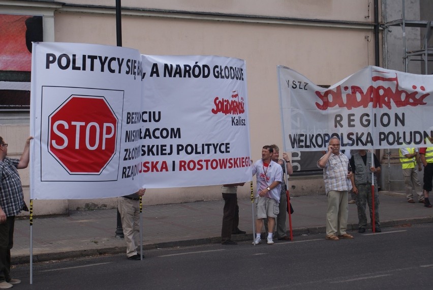 Związkowcy z Solidarności manifestowali w Kaliszu przeciwko...