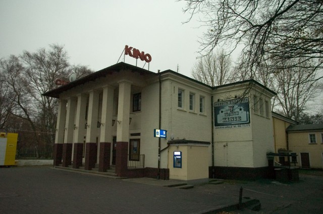 Budynek kina powstał w 1936 roku jako obiekt dla wojskowych z Luftwaffe, którzy stacjonowali na poligonie pod Ustką.