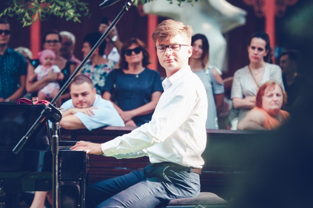 Wędrujący fortepian w Jastrzębiu, koncert z 8 lipca w Parku Zdrojowym