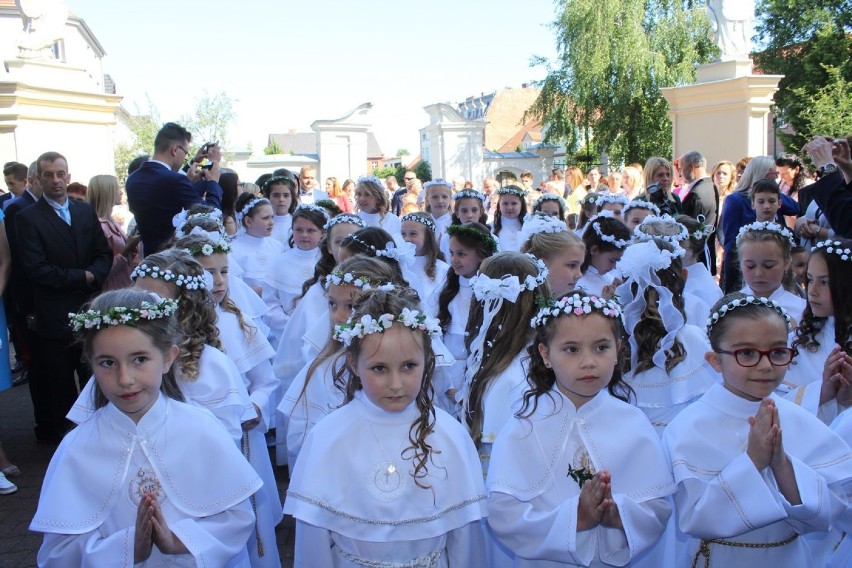 Pierwsza Komunia Święta w kościele pw. NMP Wniebowziętej w Zbąszyniu. Niedziela 20 maja 2018