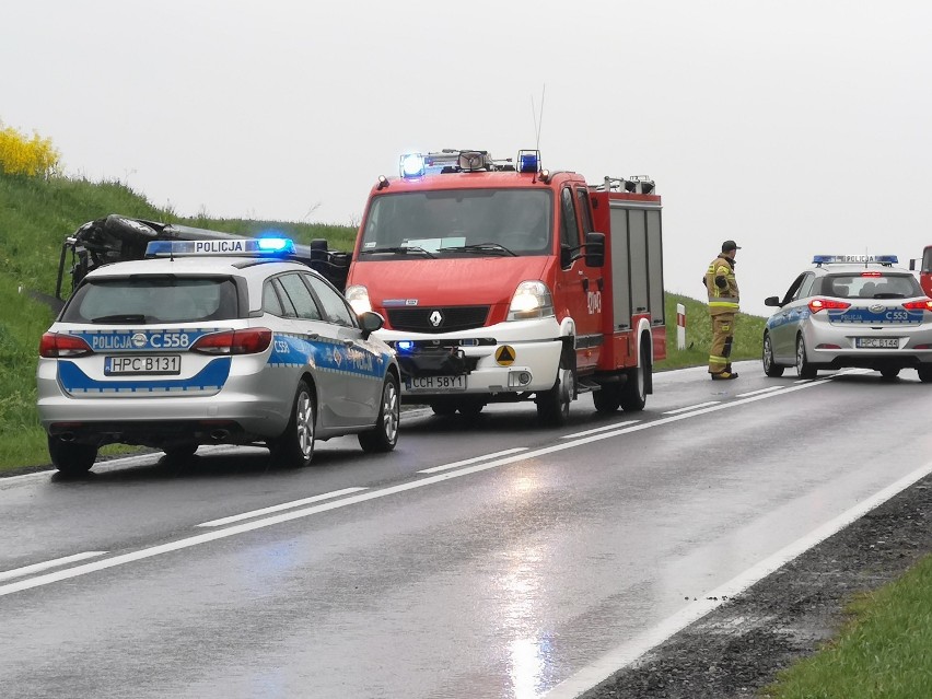 Śmiertelny wypadek w Wabczu w powiecie chełmińskim. Droga jest zablokowana [zdjęcia]