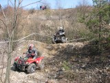 Miłośnicy off - roadu jeżdżą po lasach i niszczą zieleń. Gminy szukają rozwiązań