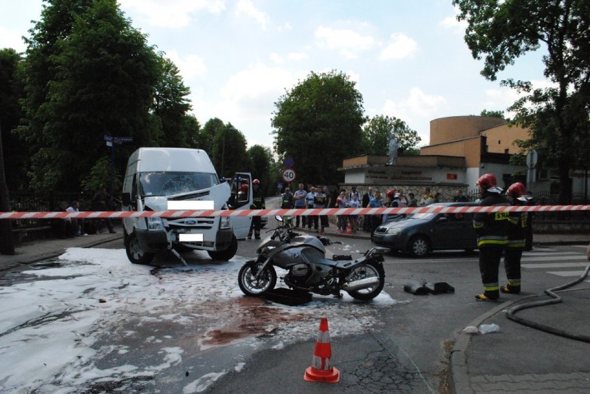 Wypadek motocyklisty w Świętochłowicach: Dostawczak zajechał mu drogę