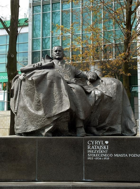 Pomnik Cyryla Ratajskiego