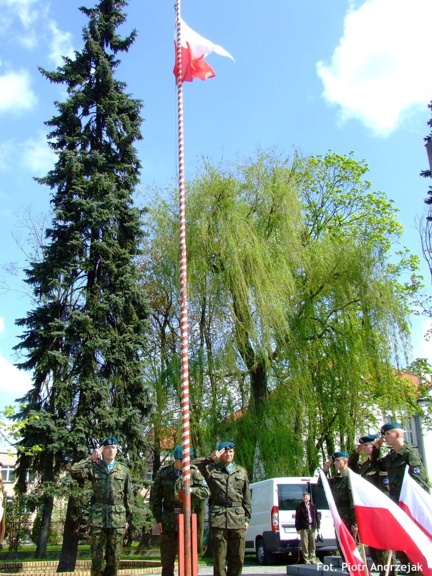 Wciągniecie flagi na maszt. Fot. Piotr Andrzejak