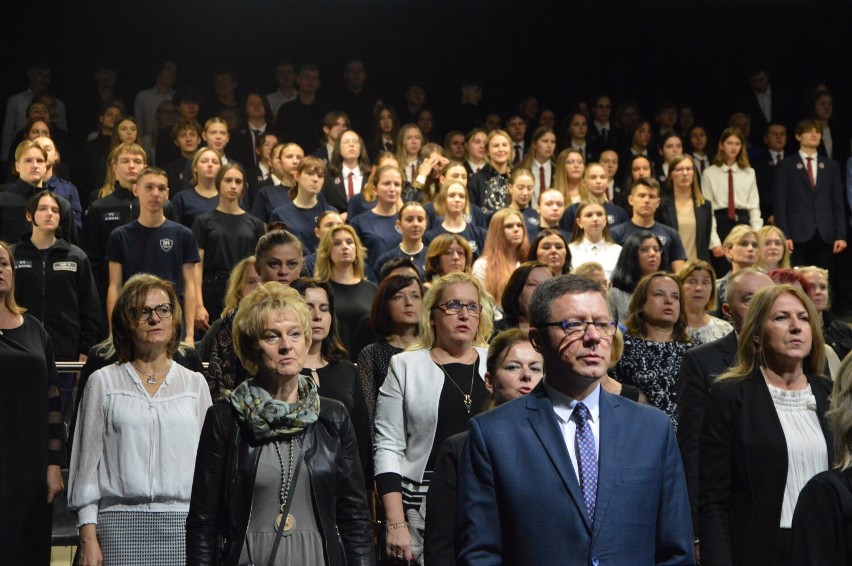 Dzień Edukacji Narodowej: w Tomaszowie wręczono nauczycielom Medale Komisji Edukacji Narodowej, nagrody kuratora i ministra