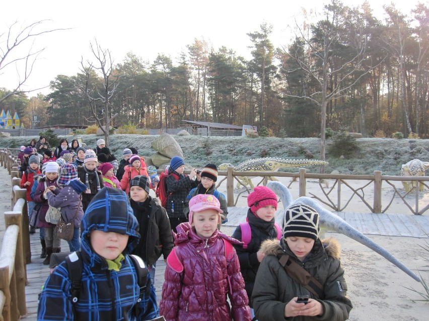 Dzieci w nagrodę za wygrany konkurs wyjechały do Parku Jurajskiego