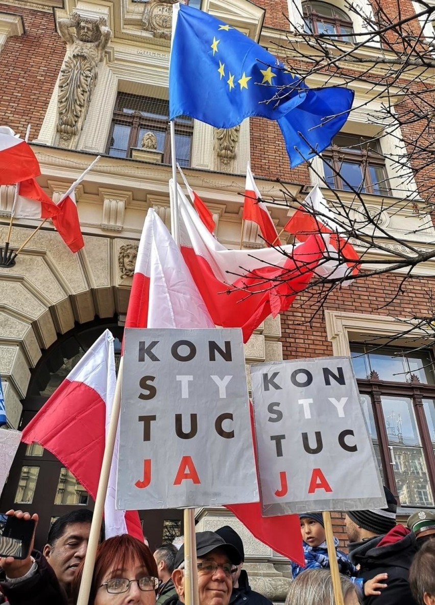 Kraków. Święto Niepodległości z KOD [ZDJĘCIA]