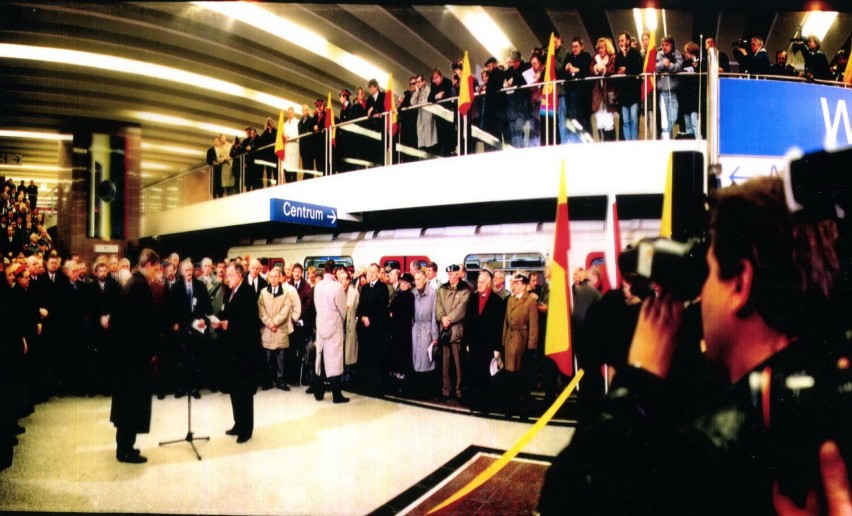 Otwarcie metra - 7 kwietnia 1995 roku. Stacja Wilanowska