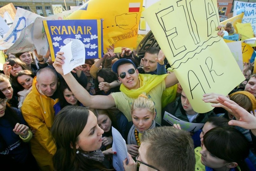 Wrocław: Walczyli o bilety Ryanaira (ZDJĘCIA)