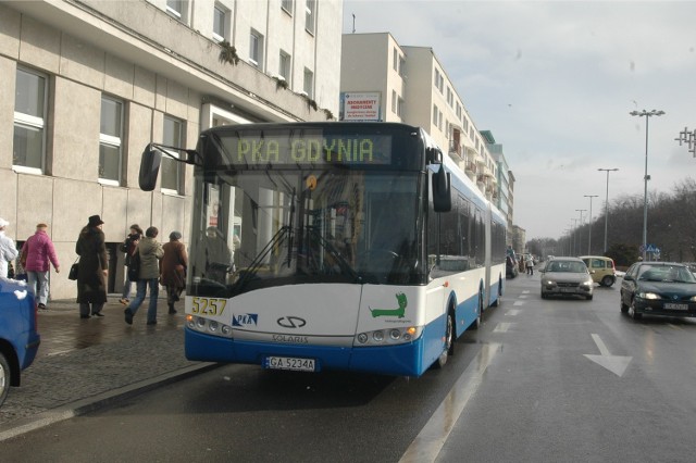 Linia ZKM Z: Trasa linii skrócona do pętli "Żukowo - Urząd Gminy" W związku z zapadnięciem jezdni na drodze wojewódzkiej 211 autobusy linii pospiesznej Z do odwołania kursują w obu kierunkach na skróconej trasie: 

Gdynia Dworzec Gł. PKP - hala - Żukowo - Urząd Gminy z pominięciem przystanków:

 "Borkowo" n/ż, "Borkowo Kolonijna" n/ż 
oraz "Borkowo - Jezioro". Utrudnienia potrwają do odwołania. Objazdy wyznaczono przez Rutki i Kobysewo.