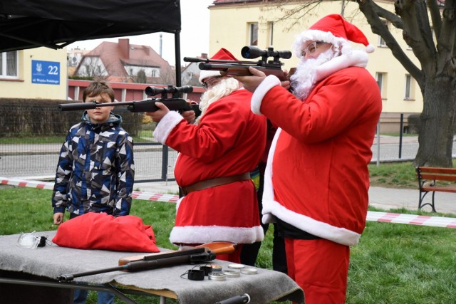 Wojskowy klub 17 WBZ w Międzyrzeczu 6 grudnia zorganizował Paintballowe Mikołajki dla żołnierzy, pracowników RON i ich rodzin.