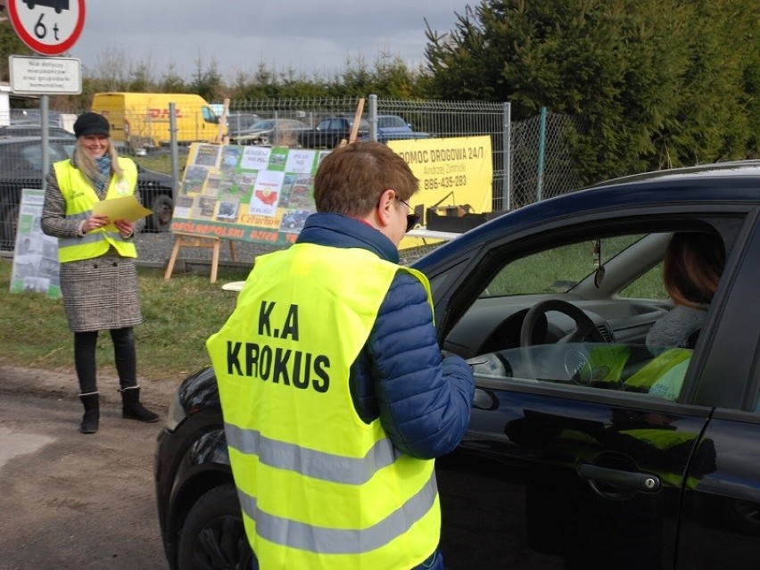 Kontrola trzeźwości i edukacja kierowców. Klub Abstynenta "Krokus" i policja przeprowadziły akcję w ramach ogólnopolskiego dnia trzeźwości