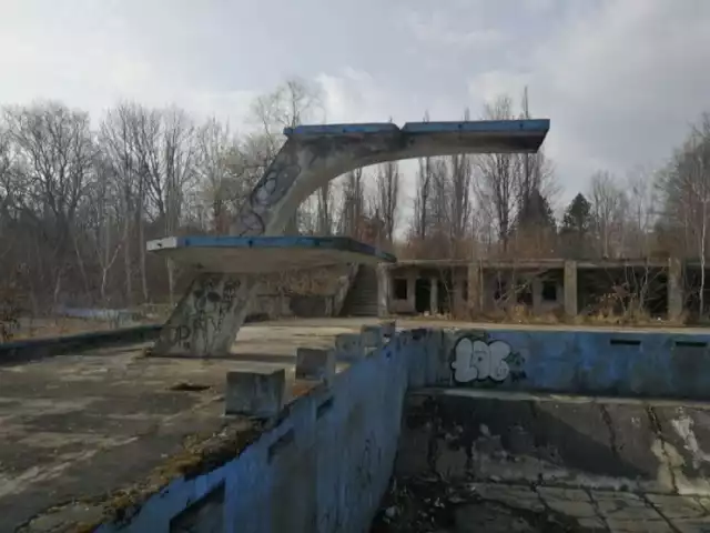 Do tragedii doszło na nieczynnym basenie w Lubaniu na Dolnym Śląsku 13.10.2022