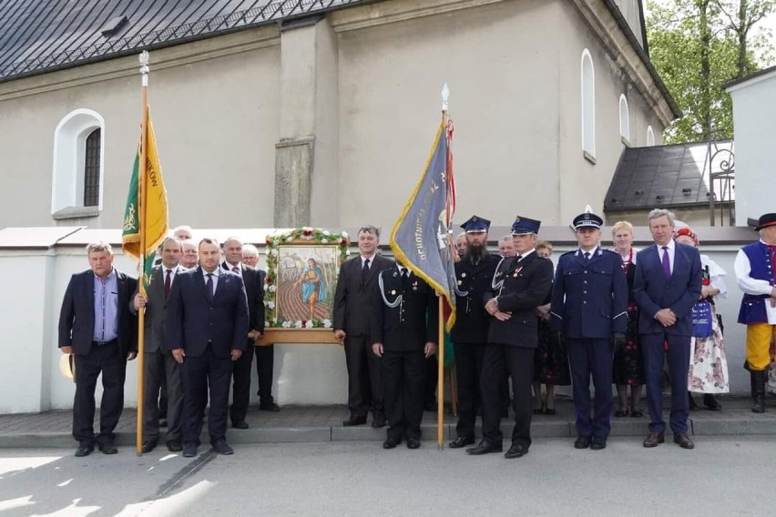 Pielgrzymka Rolników 2022 do Sanktuarium Matki Bożej w Lubecku - ZDJĘCIA. Co za maszyny!