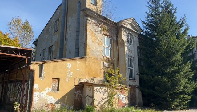 Zarząd powiatu radomszczańskiego ogłosił kolejny przetarg ustny na sprzedaż nieruchomości zabudowanej, położonej przy Al. Jana Pawła II w Radomsku
