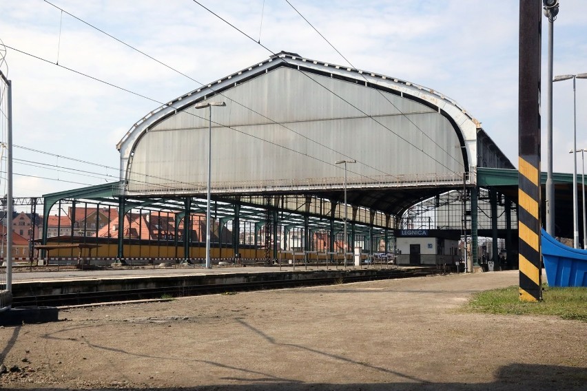 Trwa remont hali peronowej Dworca PKP w Legnicy, zobaczcie zdjęcia