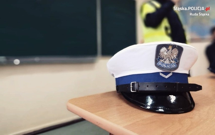 Bezpieczna podróż do szkoły - Policjanci z Rudy Śląskiej uprzedzają o wzmożonym ruchu i o tym jak bezpiecznie jeździć z dzieckiem