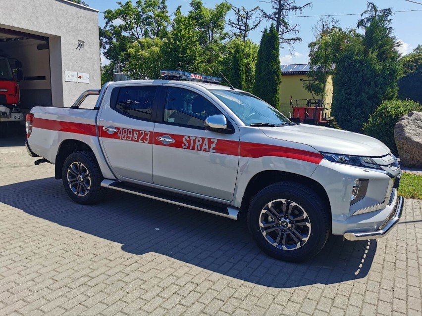 Nowe auto strażaków z Miłoradza prezentuje się okazale.