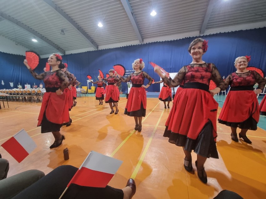 Obchody Dni Seniora w Starej Dąbrowie. Przy muzyce i na tańcach